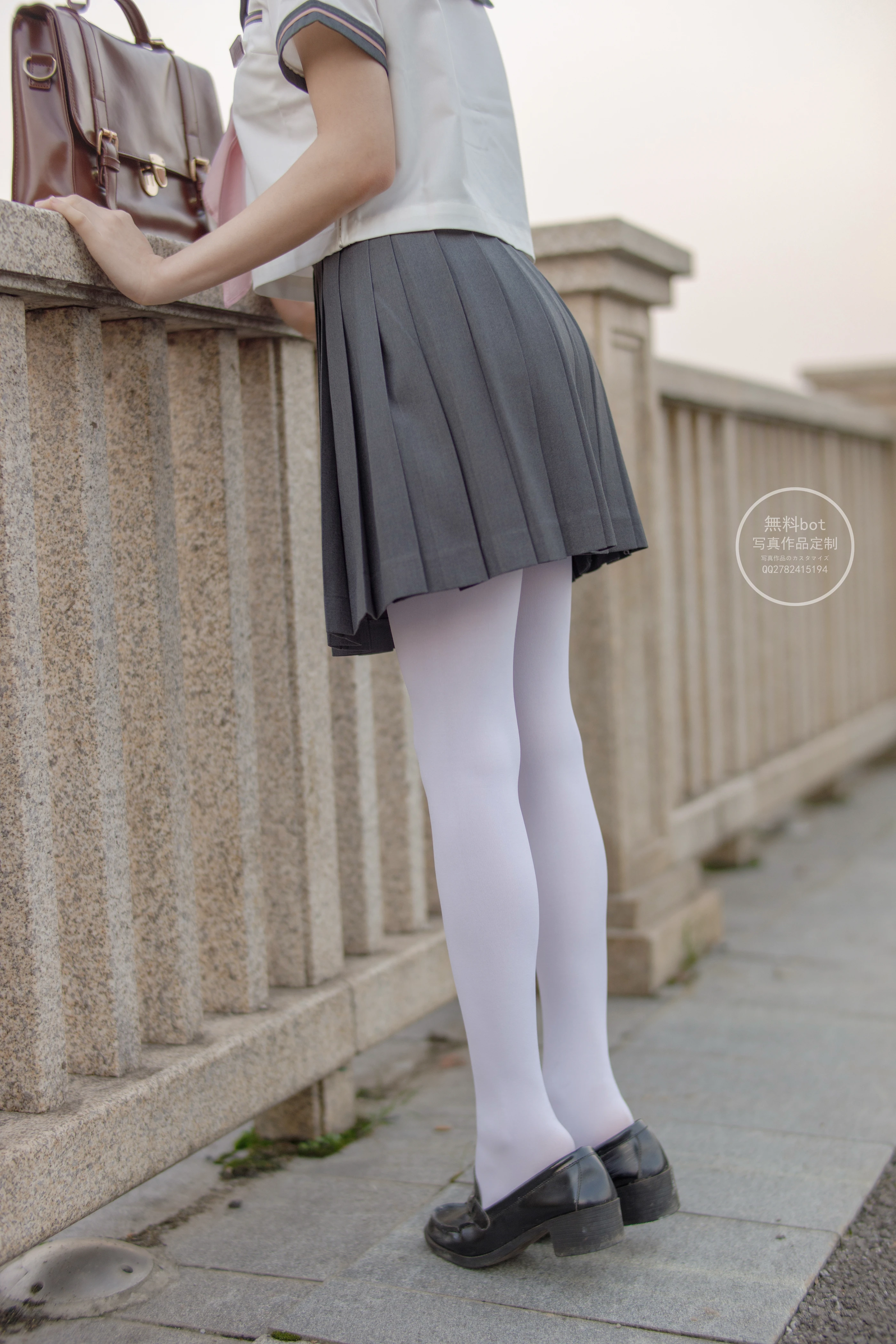 森萝财团 有料006  依依 户外白丝JK制服 [90P]插图